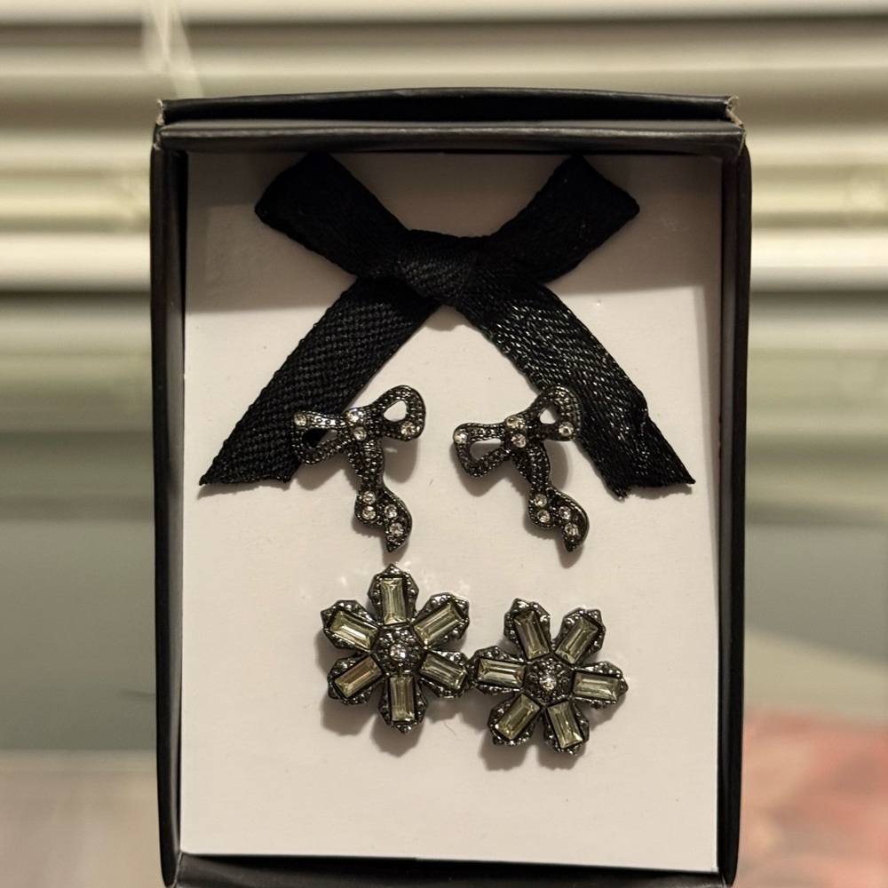 Avon Black and Silver Holiday Earrings Set Bows and Snowfo - Picture 12 of 15